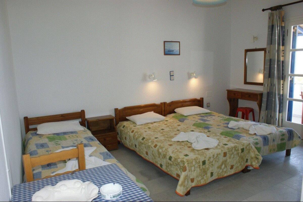 Dreibettzimmer, Meerblick, Erdgeschoss | Bügeleisen/Bügelbrett, kostenloses WLAN, Bettwäsche