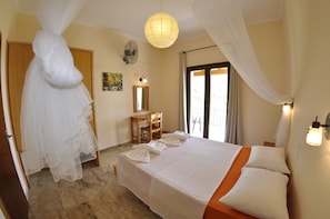 Family Apartment, 2 Bedrooms, Kitchen, Garden View | Desk, cots/infant beds, rollaway beds, bed sheets
