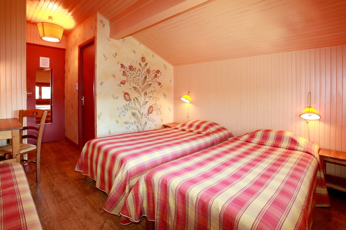 Free WiFi, bed sheets
