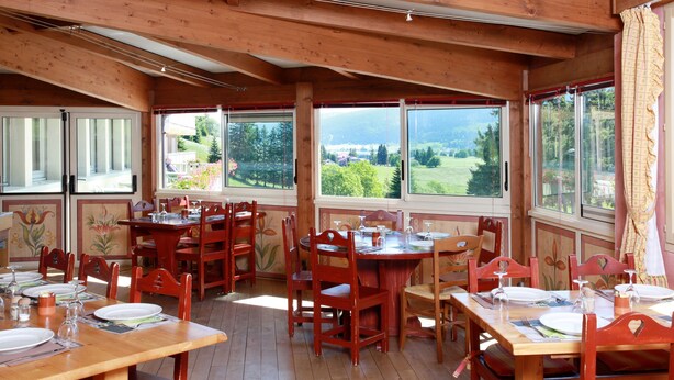 Breakfast, lunch and dinner served - Odésia Vacances Chalet le Grépillon (Les Rousses)