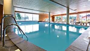 Indoor pool - Odésia Vacances Chalet le Grépillon (Les Rousses)