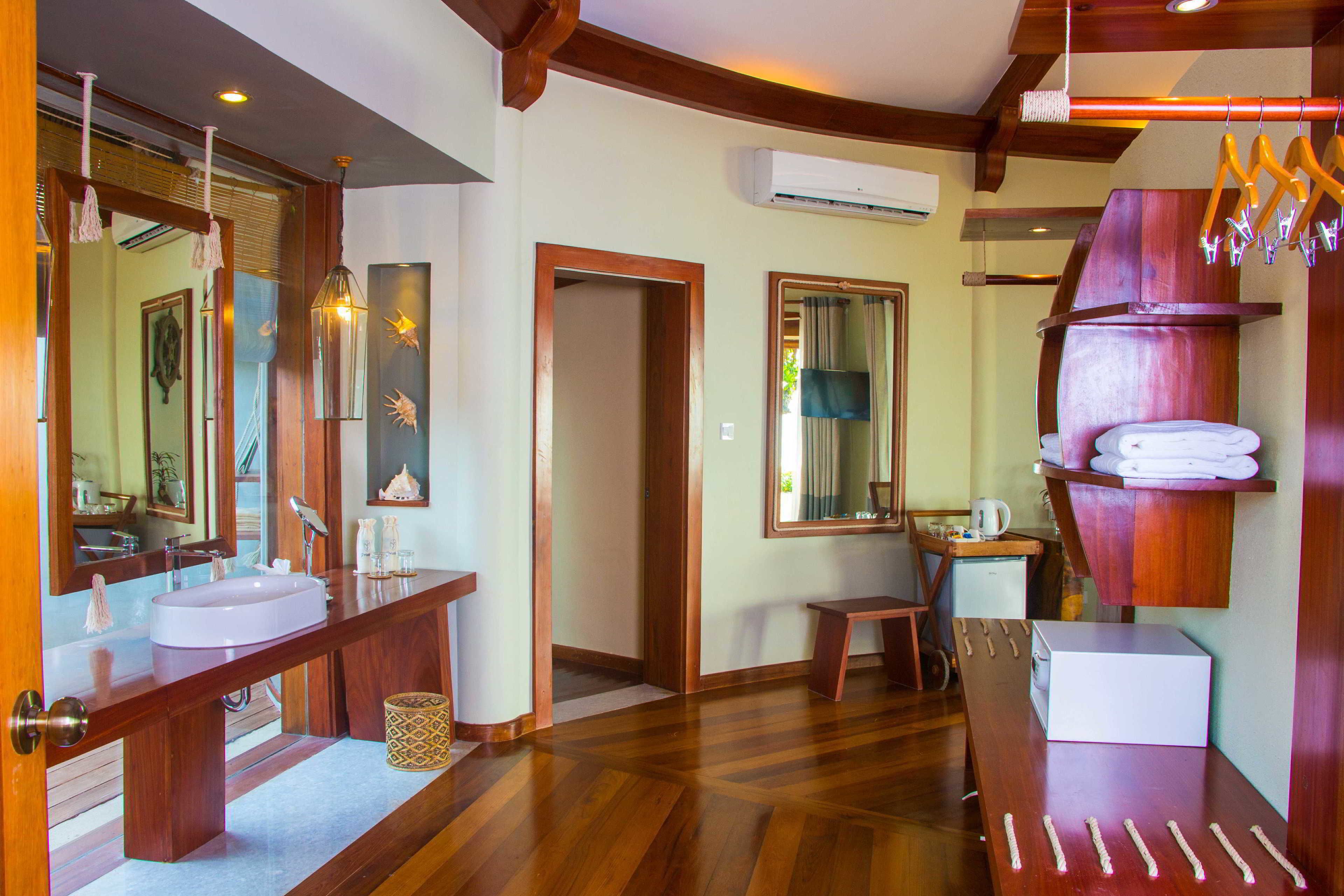 mermaid suite with sea view, beachfront | minibar, in-room safe, desk, blackout curtains