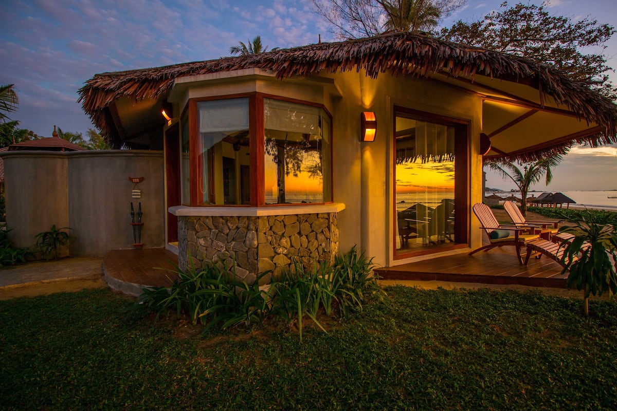 Mermaid Suite with Sea View, Beachfront | Beach/ocean view