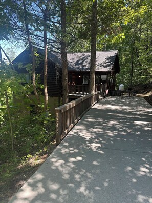 Exterior - Convenient location, 2 Bedroom, 2 Bath Cabin - Away from it all! (Sevierville)