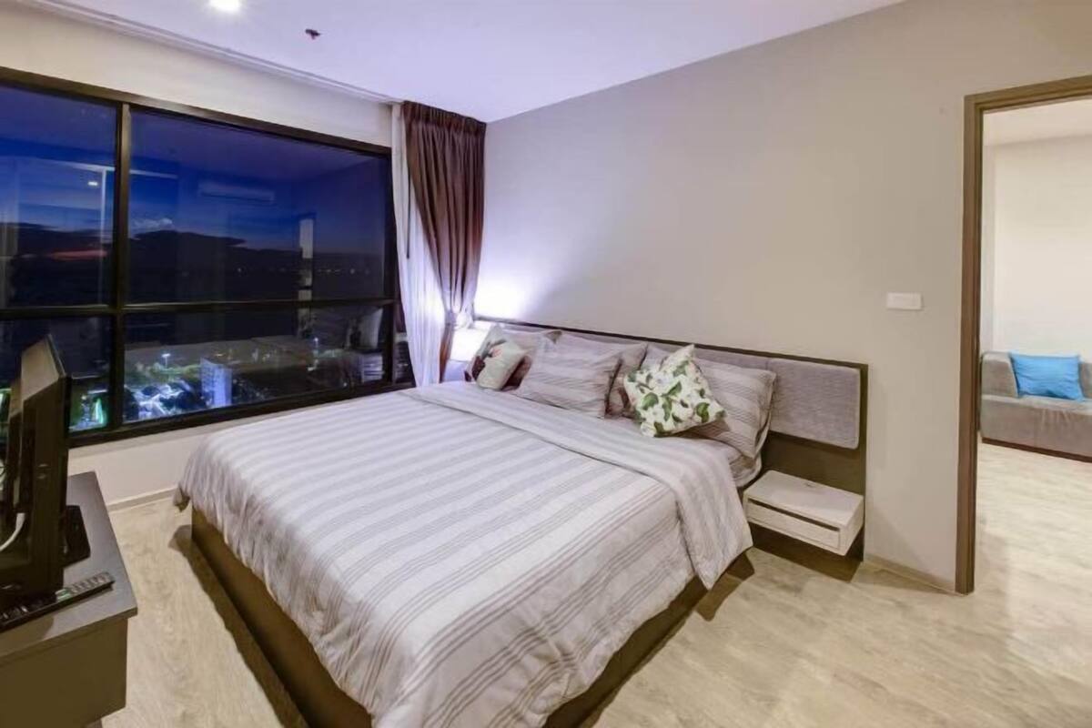 In-room safe, blackout curtains, soundproofing, free WiFi