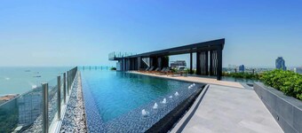 The Base Central Pattaya by Minsu