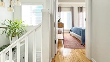 2 habitaciones, tabla de planchar con plancha y cuna de viaje