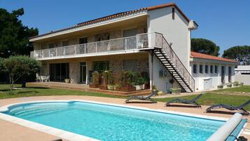 Outdoor pool, open 10 AM to 7 PM, sun loungers