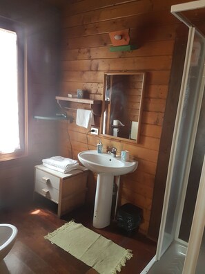 Bruser, bidet, håndklæder, Sæbe