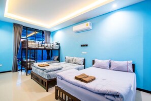 5 Bedrooms Villa | 5 kamar tidur, minibar, meja kerja, dan tirai kedap cahaya