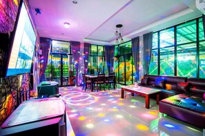 5 Bedrooms Villa | Living room | LCD TV - Grand Prix Pool Villa (Cha-am)