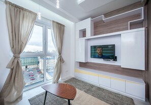 Deluxe Apartment, 1 Bedroom (Green) | Living area | Flat-screen TV - Estate Center Rooms Ilumino (Lodz)