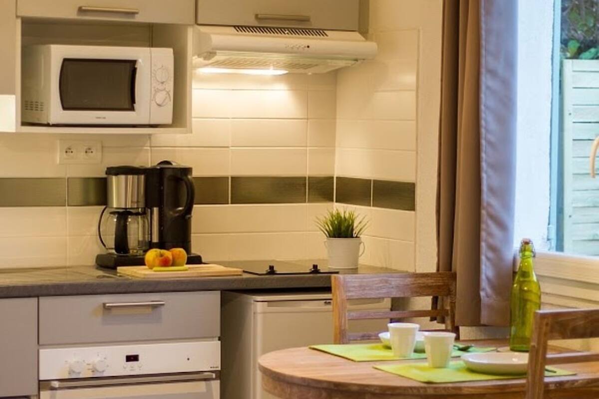 Residentiel | Private kitchen | Full-size fridge, microwave, stovetop, dishwasher