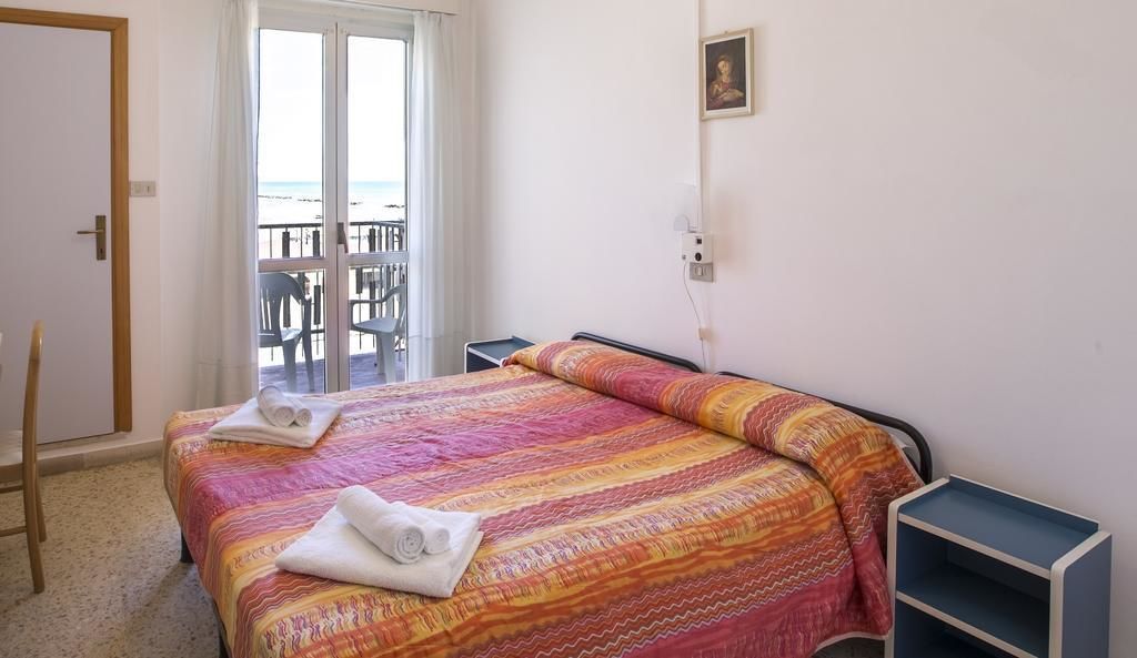 Habitación con 1 cama doble o 2 individuales | Escritorio, wifi gratis, ropa de cama