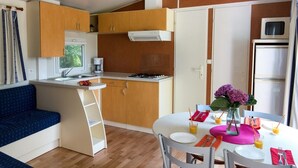 Cottage (4) | Private kitchenette - Odésia Vacances Camping le Grand Lac (Clairvaux-les-Lacs)
