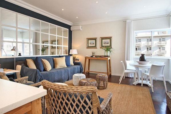 Apartment, 2 Schlafzimmer | Wohnbereich | Flachbildfernseher