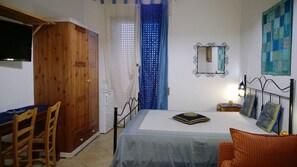 Iron/ironing board, free WiFi, bed sheets