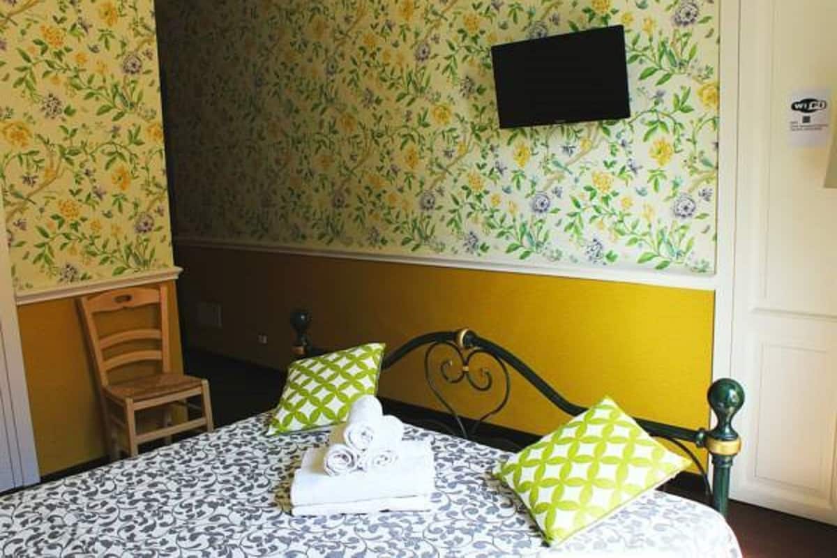 Camera doppia, bagno privato | Una cassaforte in camera, una scrivania, Wi-Fi gratuito, lenzuola