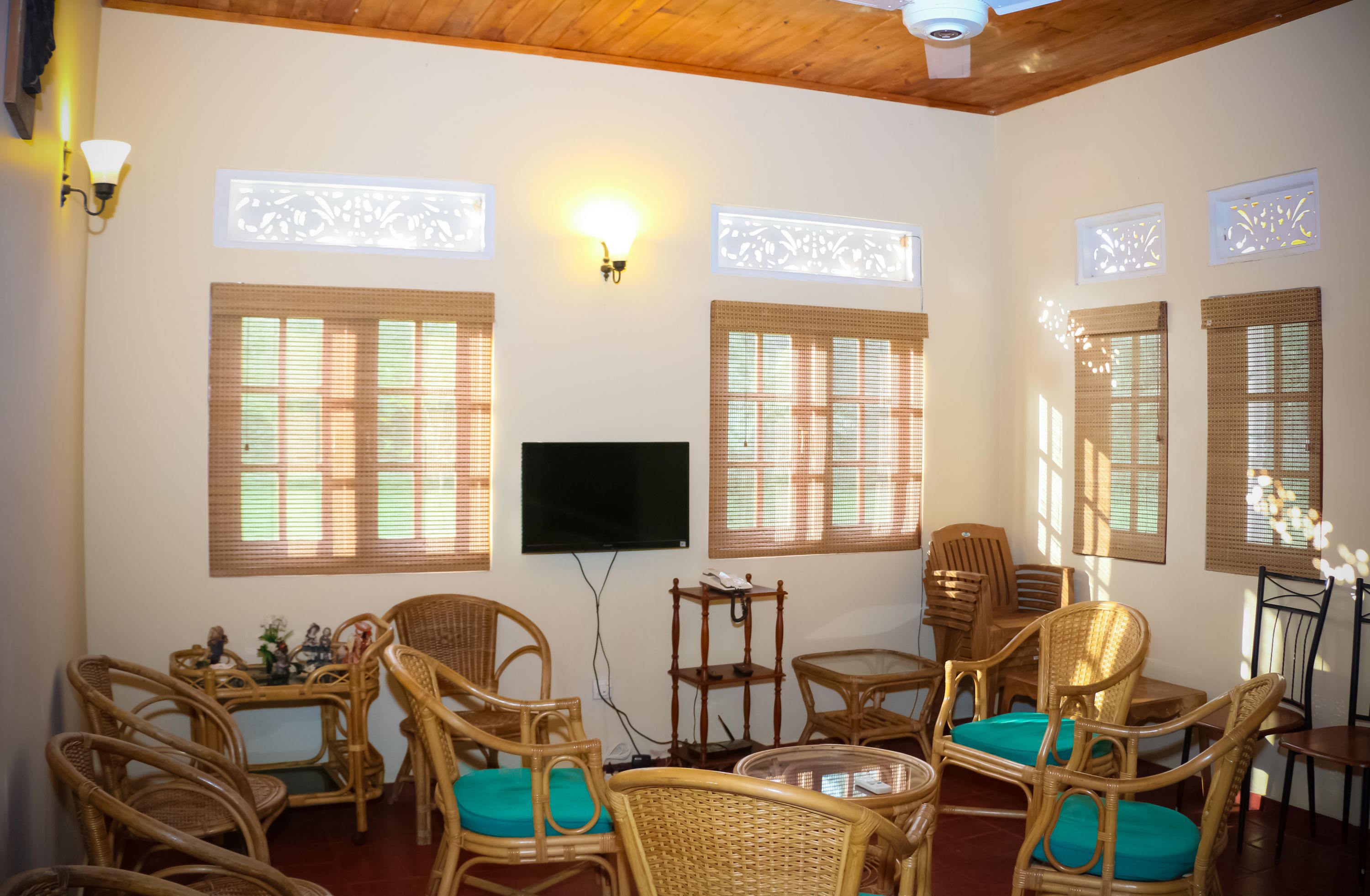 Family Triple Room, 1 Bedroom, Non Smoking, Garden View | Living area | Flat-screen TV