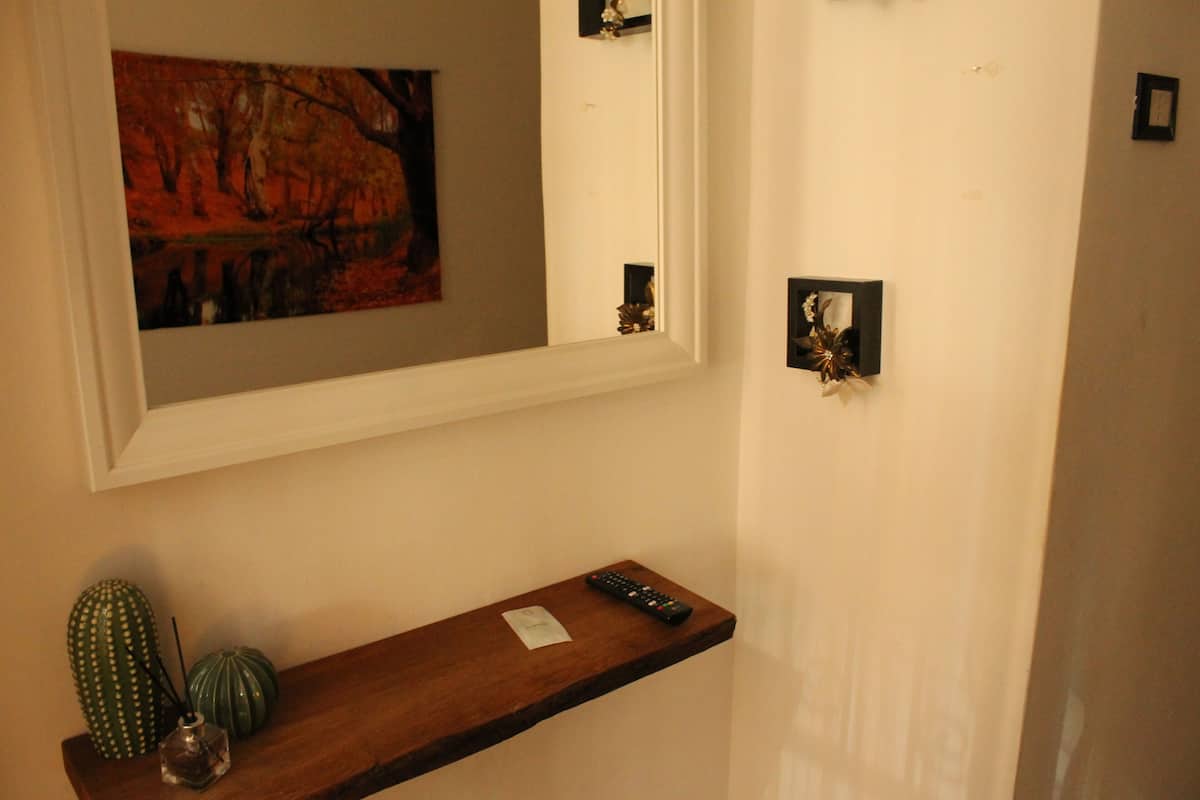 Habitación individual, baño compartido ( Via Principe Amedeo, 62) | Wifi gratis y ropa de cama