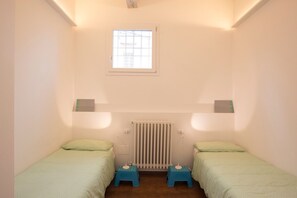 Basic Apartment, 4 Bedrooms | 1 bedroom, desk, iron/ironing board, cribs/infant beds - Elisa Apartment (Florence)