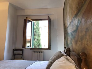 公寓, 2 間臥室, 城市景觀 | 獨特裝潢、布置獨特、書桌、熨斗/熨衣板