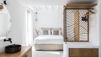 Habitación doble superior, vistas al mar | Ropa de cama hipoalergénica, minibar, caja fuerte y cortinas opacas
