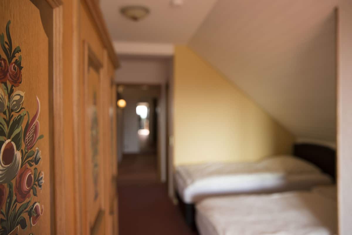 舒适单人房 | 高档床上用品、迷你吧、客房内保险箱、办公桌