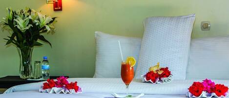 Daunenbettdecken, Schreibtisch, VerdunkelungsvorhÀnge, Zustellbetten