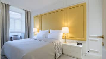 Familie appartement | 1 slaapkamer, een minibar, een kluis op de kamer, een bureau