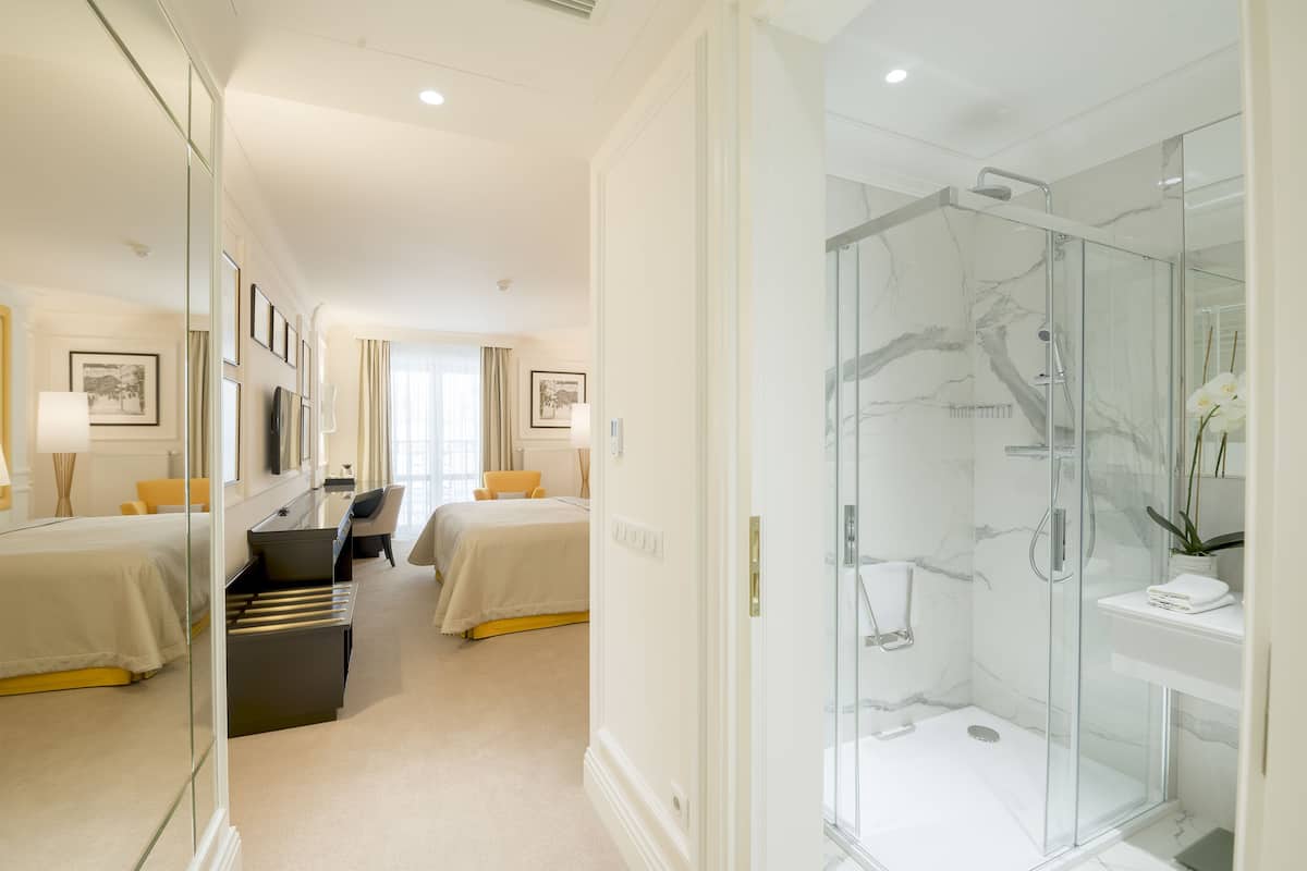 standard room | room amenity