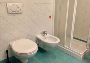 Appartement, 2 chambres | Salle de bain