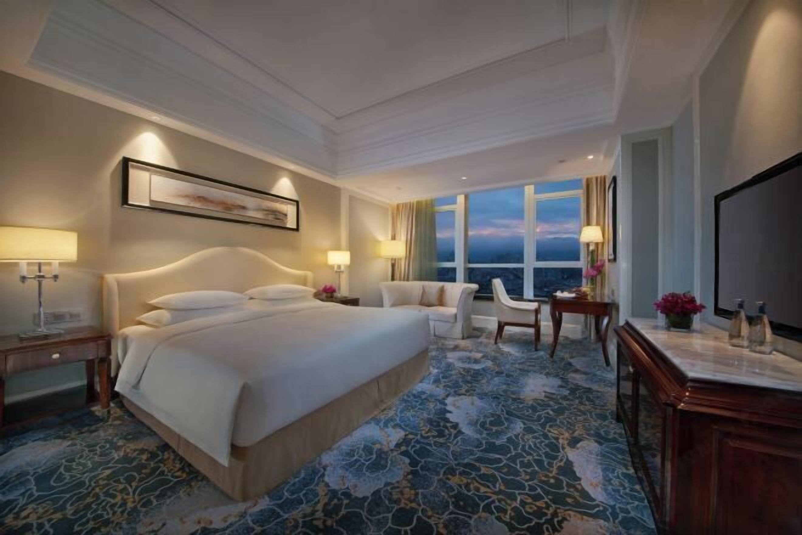 Desk, cribs/infant beds, free WiFi