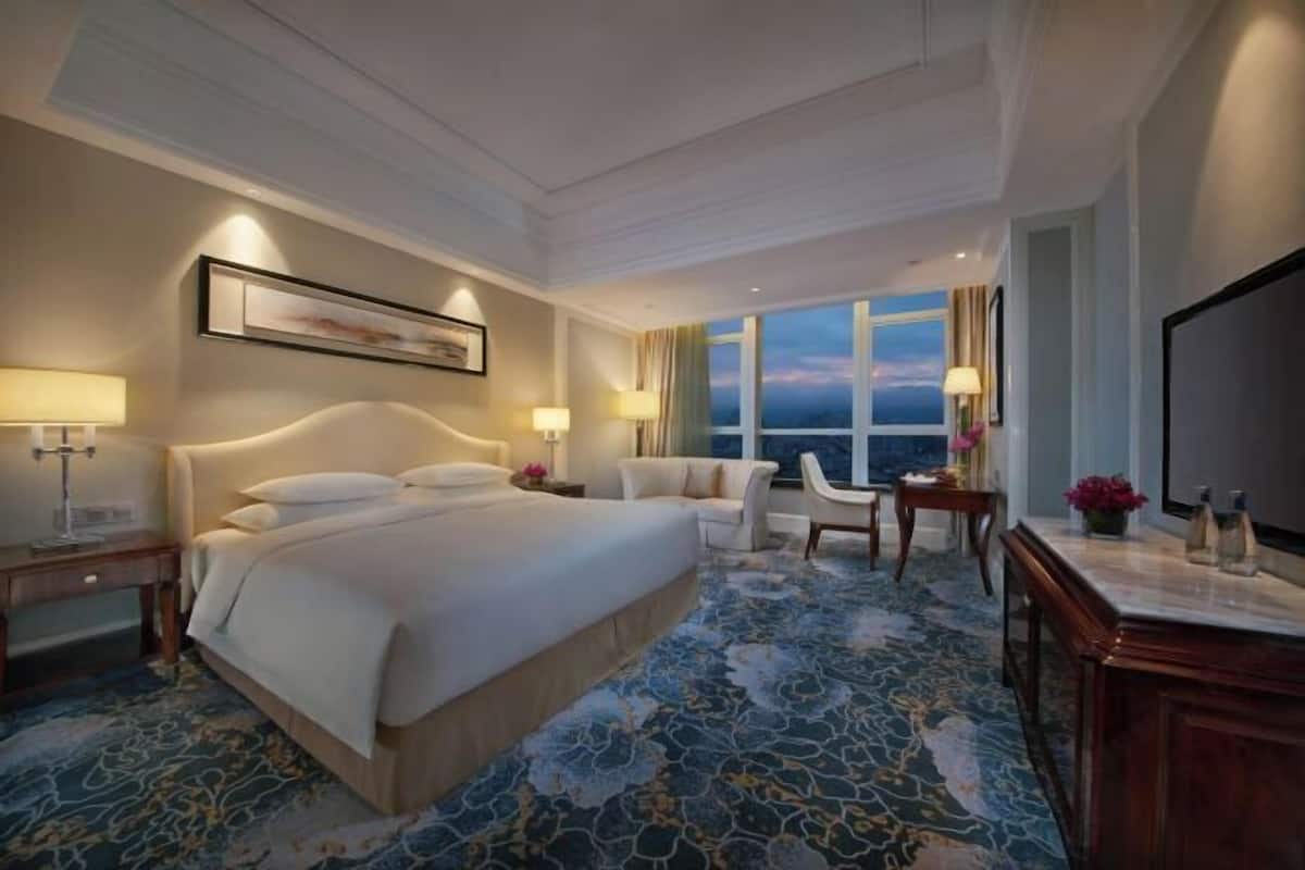 Desk, cribs/infant beds, free WiFi