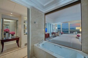 Schreibtisch, Babybetten, kostenloses WLAN