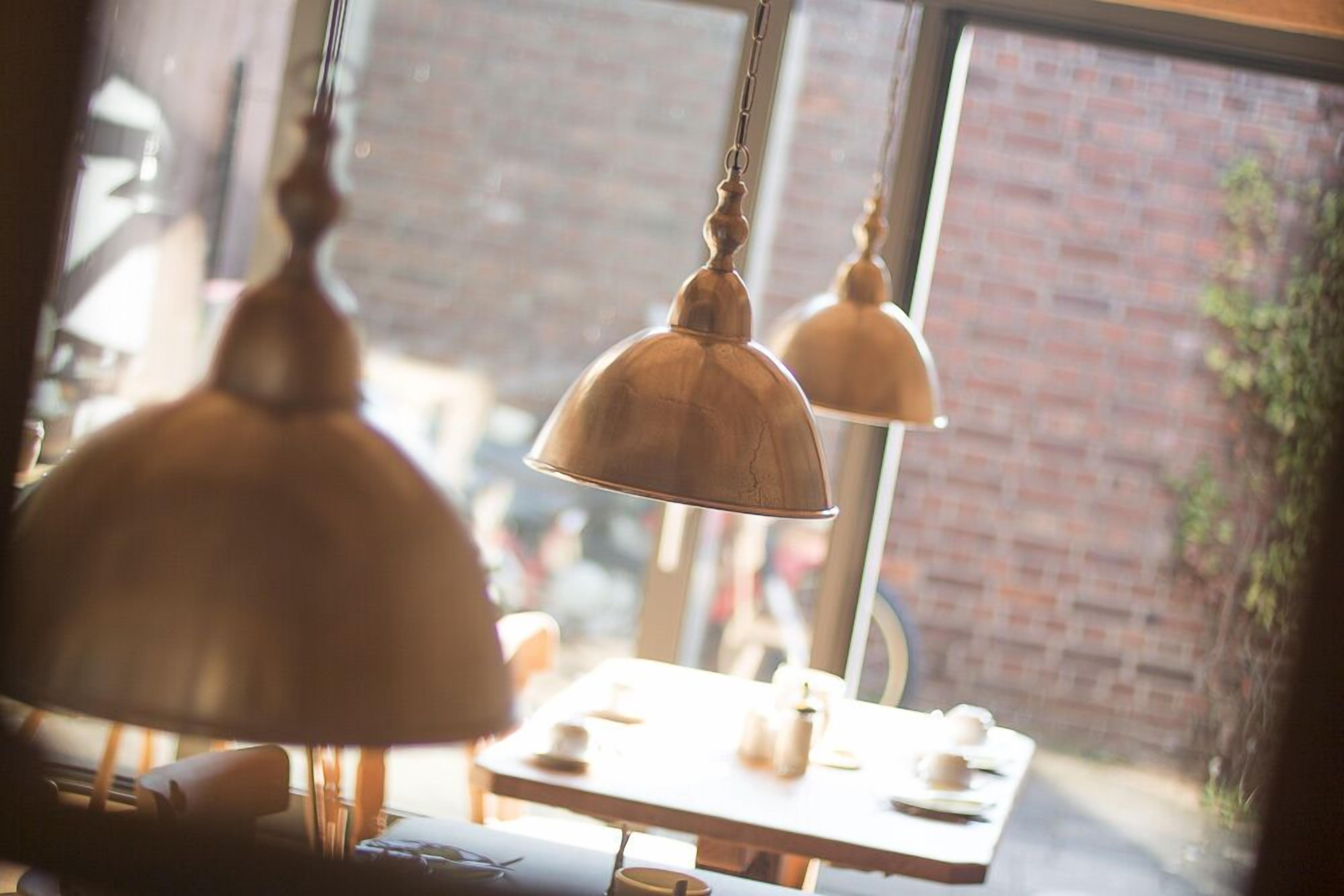 Tägliches Frühstücksbuffet (15 EUR pro Person)