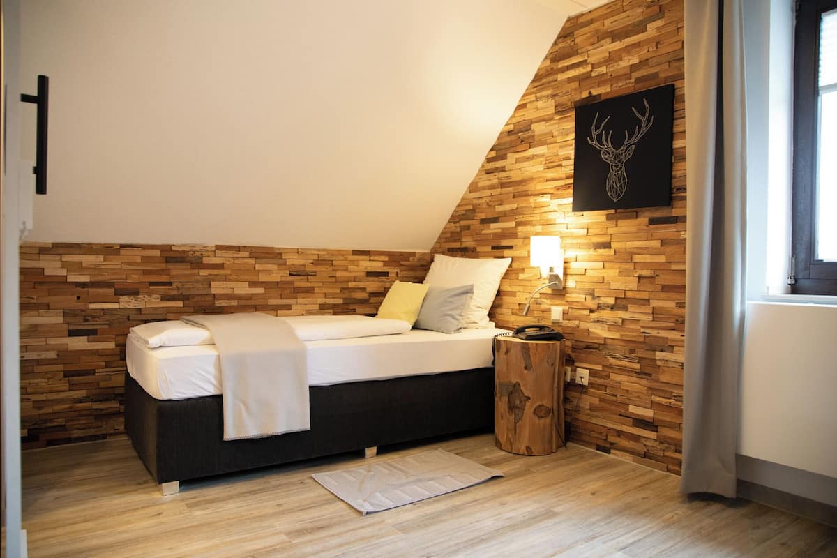 1 bedroom, Egyptian cotton sheets, premium bedding, in-room safe