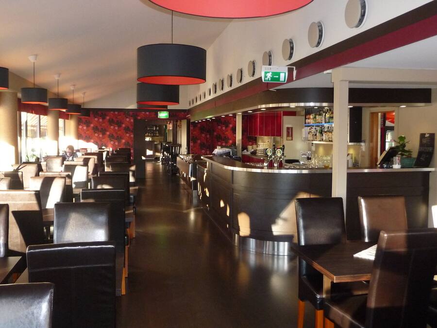 Lunch and dinner served, local and international cuisine