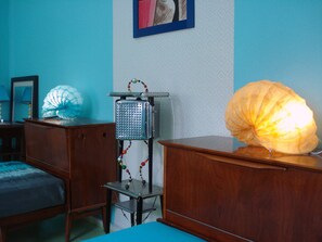 Habitación con 2 camas individuales | Tabla de planchar con plancha 