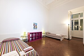 Basic Apartment, 2 Bedrooms - Santi Apostoli (Florence)