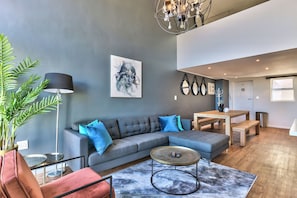 Appartement, 1 chambre | Aire de séjour | Téléviseur