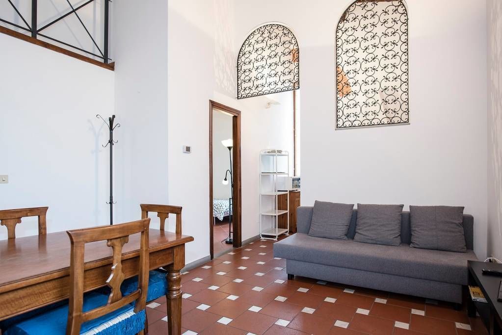 Basic-Apartment, 3 Schlafzimmer | Wohnbereich | Flachbildfernseher