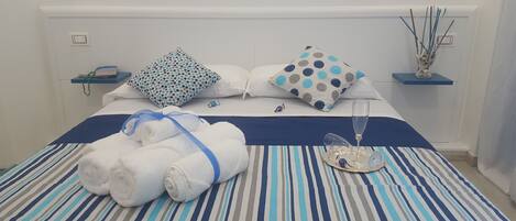 Double Room | In-room safe, desk, free WiFi, bed sheets