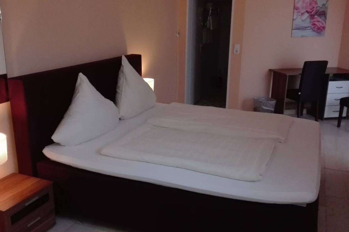 WiFi (free), bed sheets
