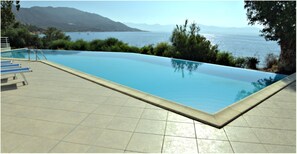 Seasonal outdoor pool, open 8:00 AM to 8:00 PM, sun loungers - Hotel la Parata (Ajaccio)