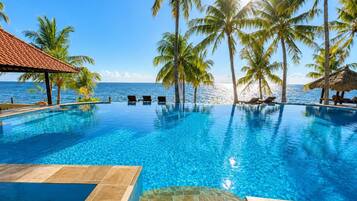 2 piscinas al aire libre