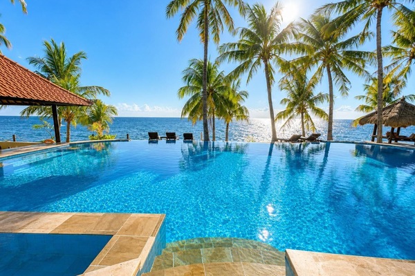 2 outdoor pools