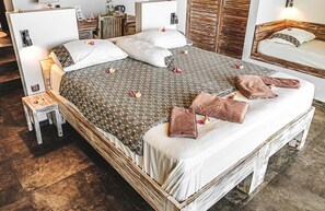 Superior bungalow | Select Comfort-bedden, een minibar, een kluis op de kamer, een bureau