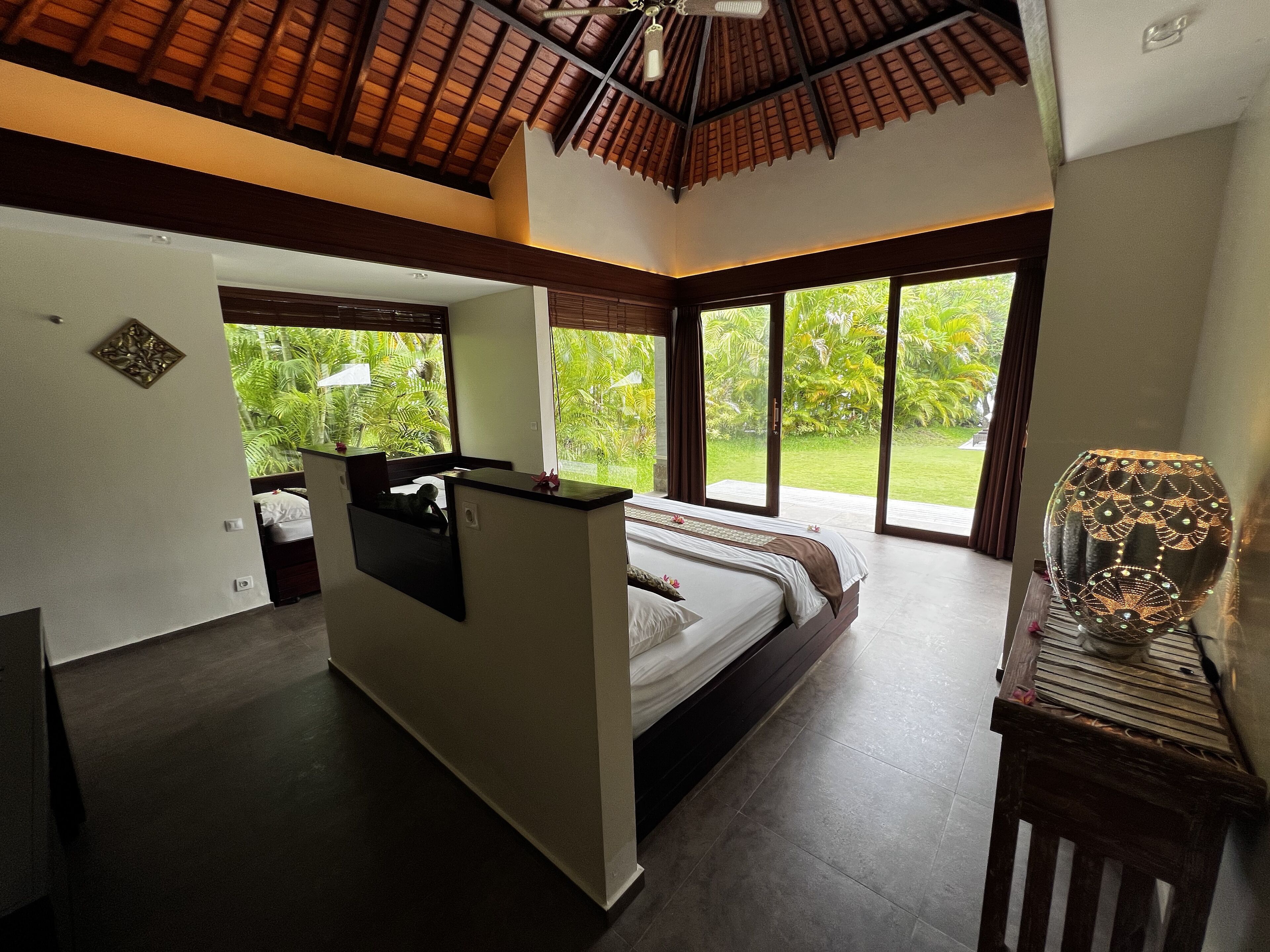 Colchones Select Comfort, minibar y caja de seguridad en la habitación 