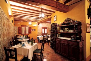 Lunch and dinner served - Hospederia Meson De La Dolores (Calatayud)